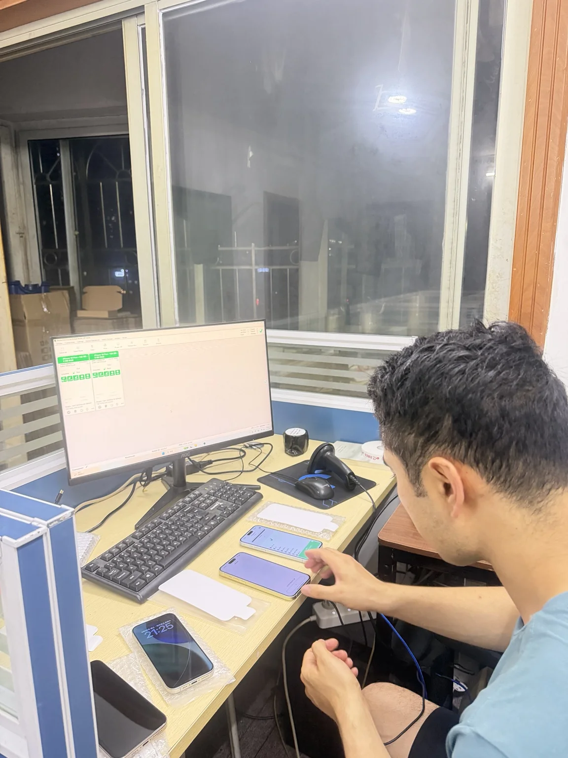 Mobile phone functional testing workstation