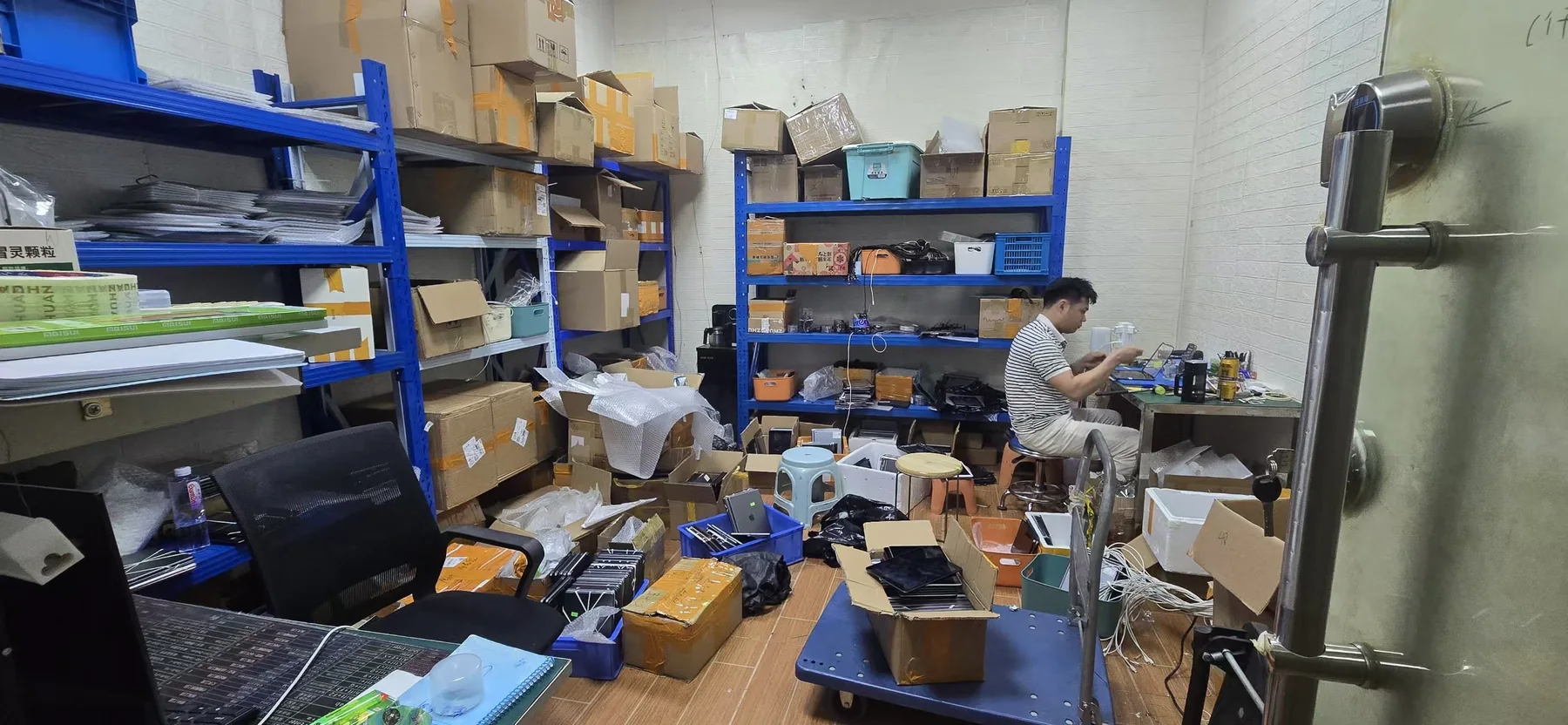 Real mobile phone QC and refurbishment workshop